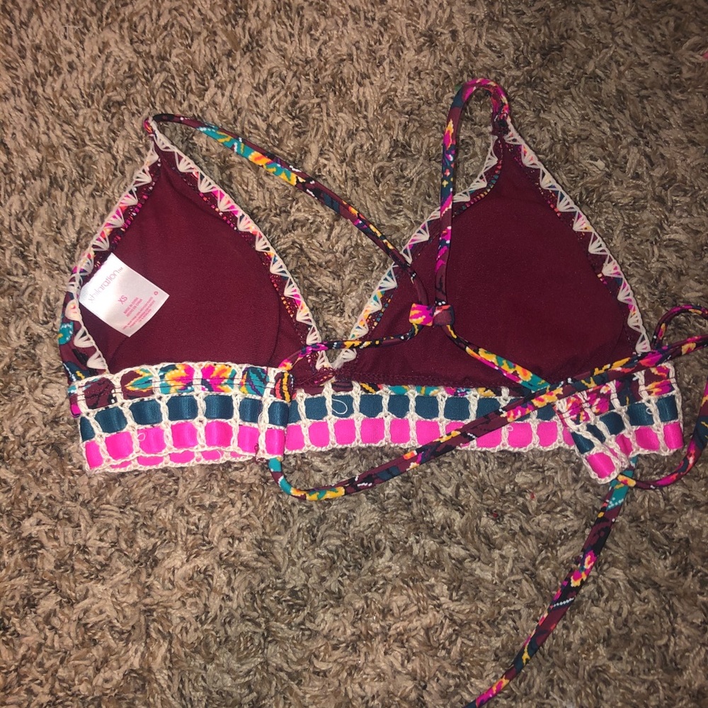 Super cute crotchet bikini top - Picture 2 of 2
